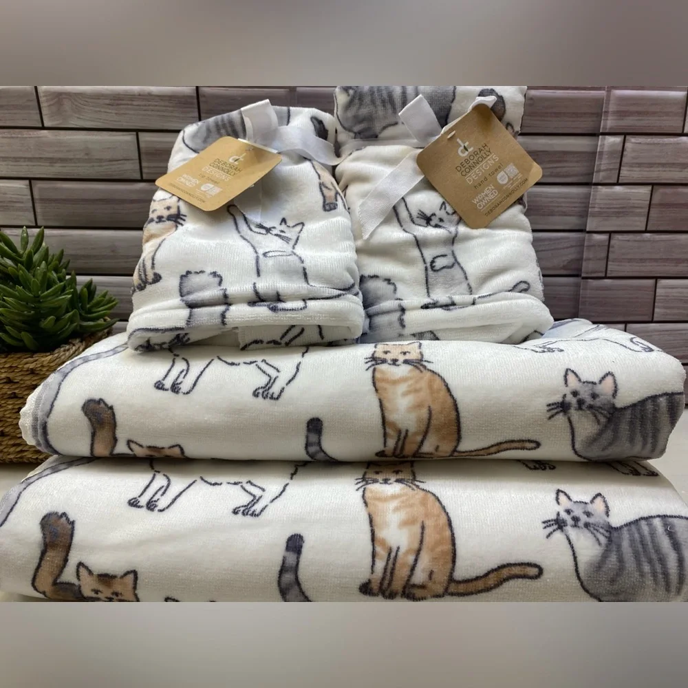 DC Designs ❤️ Cat pattern (2) Bath(2) Hand (2)Tip Towels set NWT